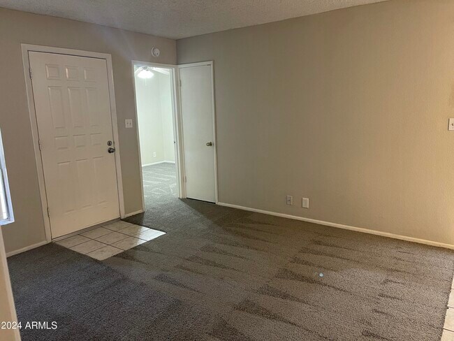 Foto del edificio - 8131 N 107th Ave