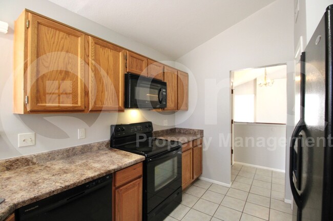 Building Photo - 1314 W Manor St