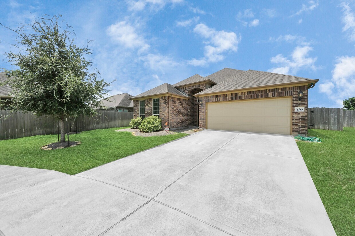 Foto principal - 2310 Brett Ct