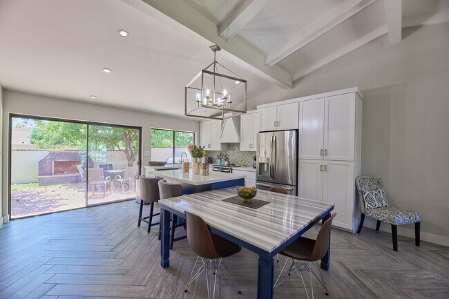Building Photo - Fully Furnished Villa in Gated Paradise Va...