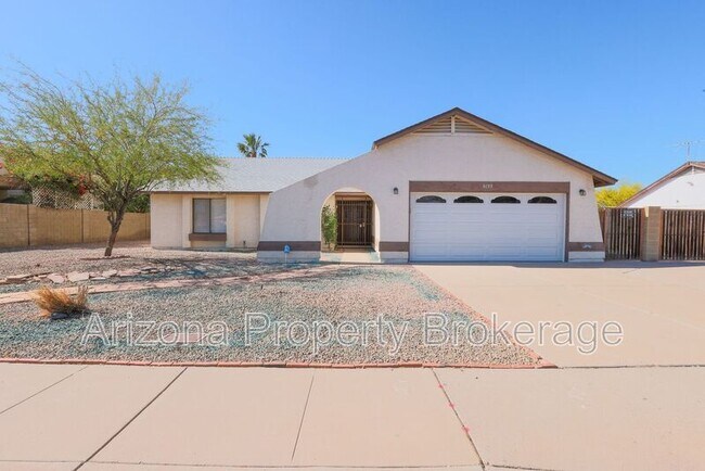 Foto del edificio - 8135 W Sierra Vista Dr
