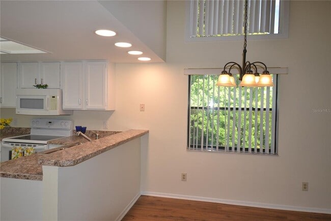 Foto del edificio - 226 Woodlake Wynde