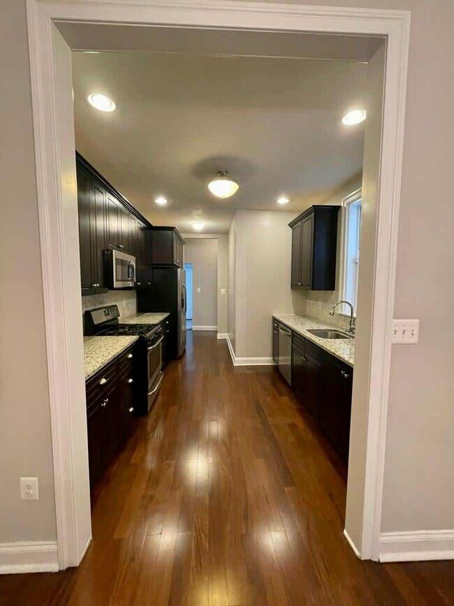 Building Photo - 314 E 22nd St