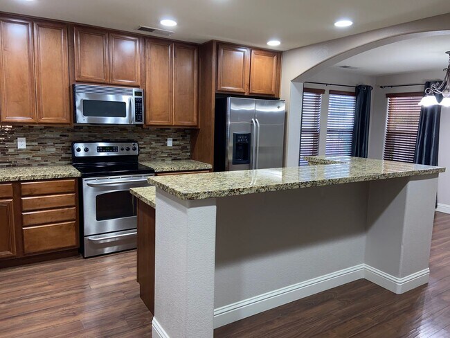 Building Photo - Somersett Reno Home - Walking Trails and t...