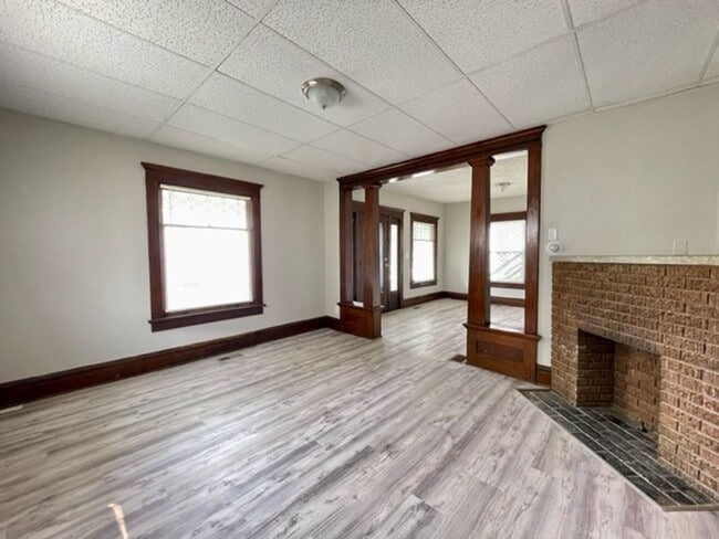 Building Photo - rh420