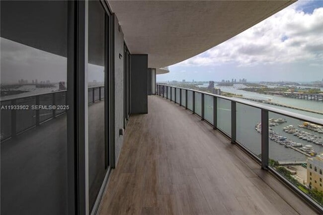 Foto del edificio - 488 NE 18th St