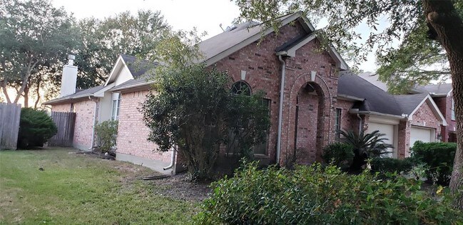 Building Photo - 18027 Landing Brook Dr