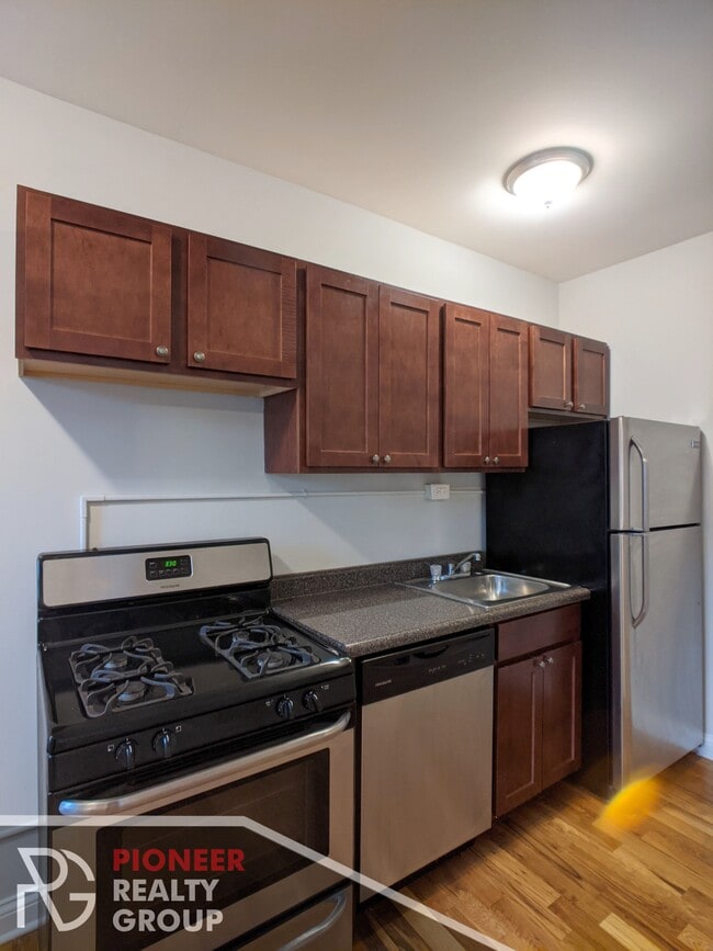 Building Photo - 4647 N Paulina St