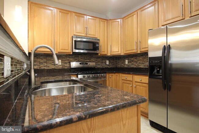 Foto del edificio - 2415 Rainswood Ln