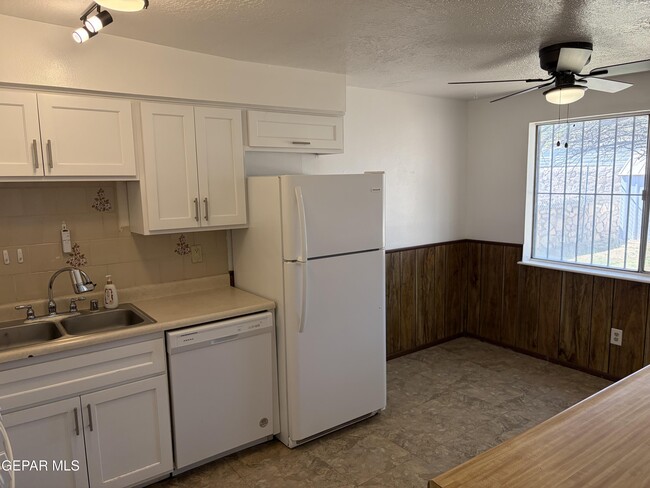 Building Photo - 10409 Sigma St