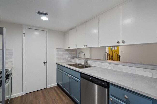 Foto del edificio - 1304 Fairbanks Dr