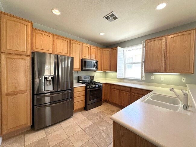 Building Photo - AVAILABLE NOW!! 2 Bedroom 2 Bathroom Home in 55+ Community in BEAUMONT!