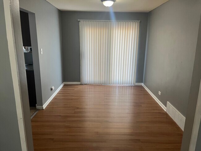 Foto del edificio - 17229 Burnham Ave