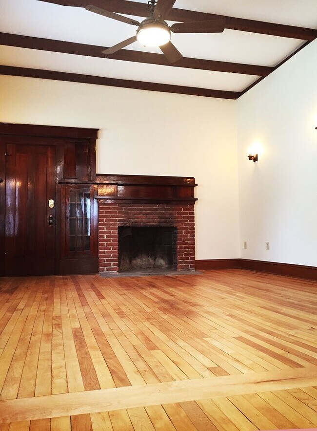 Foto del edificio - 411 Colchester Ave