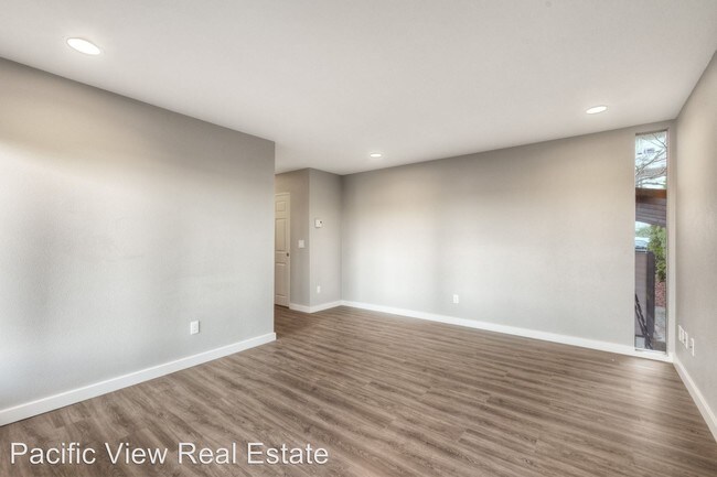 Foto del edificio - 2020 Waverly Pl N