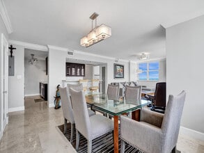 Building Photo - 209 N Fort Lauderdale Beach Blvd