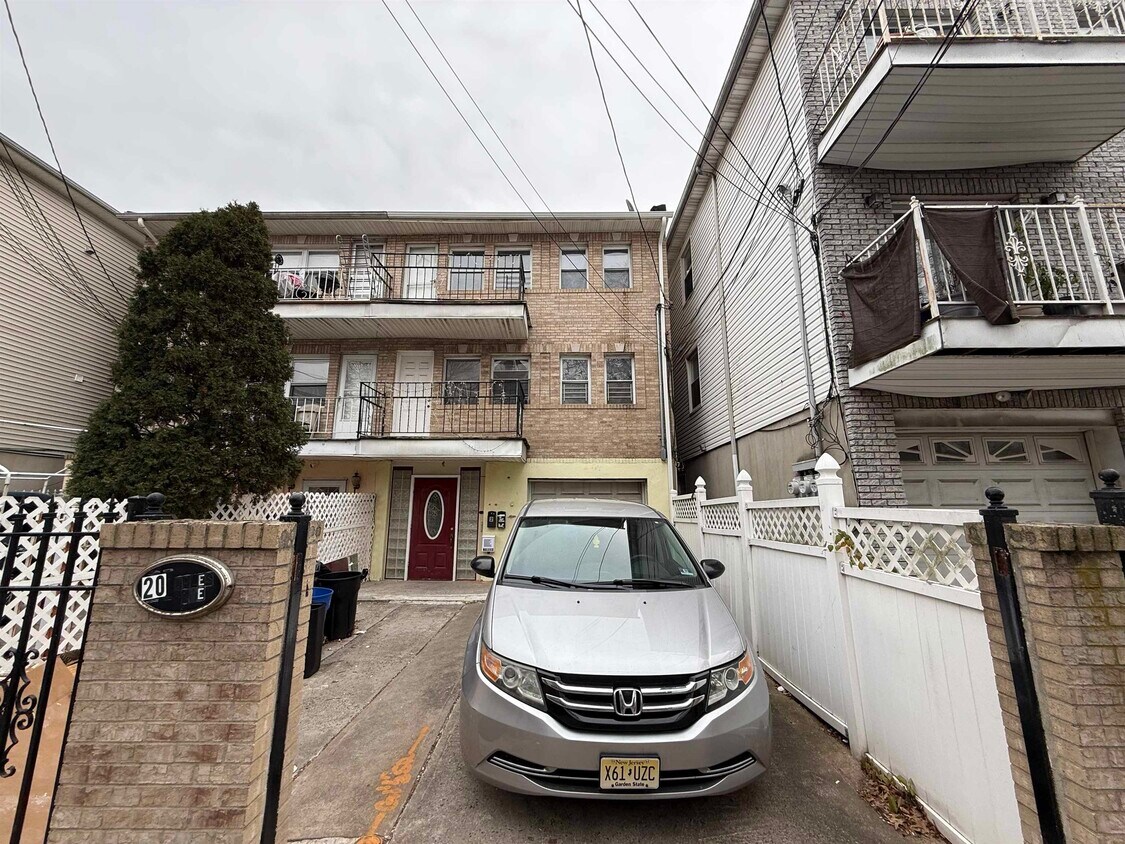 Primary Photo - 20 Dales Ave