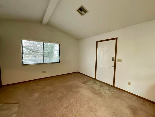 Building Photo - 208 Eagle Ridge