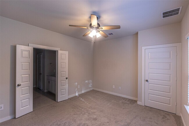 Foto del edificio - 18672 Presswood Wy Dr