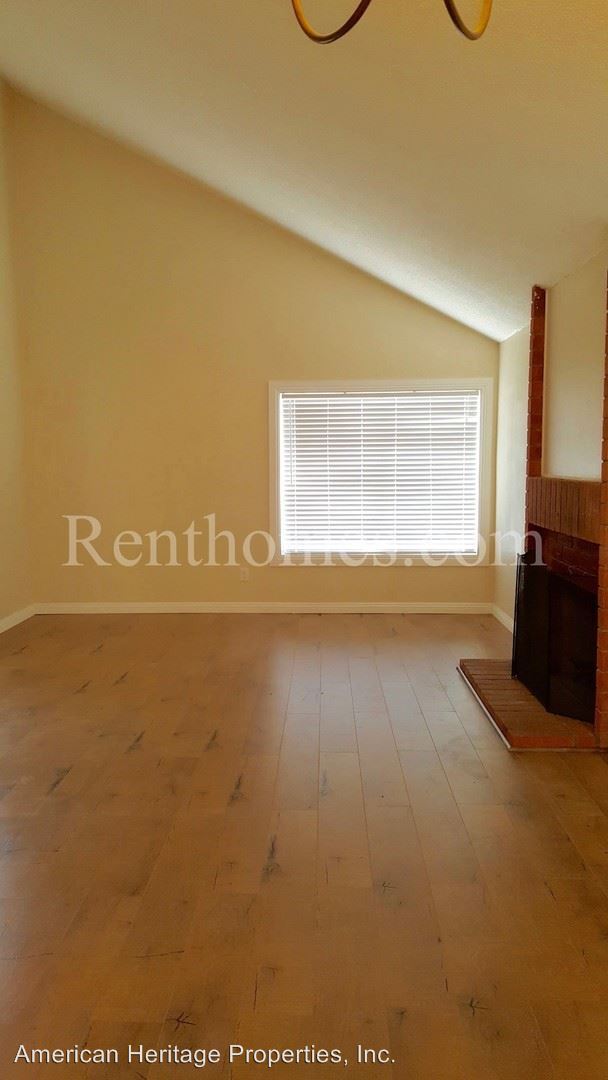 Foto del edificio - 6 br, 3 bath House - 11526 Almazon Street