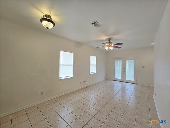 Foto del edificio - 1401 W Ave B