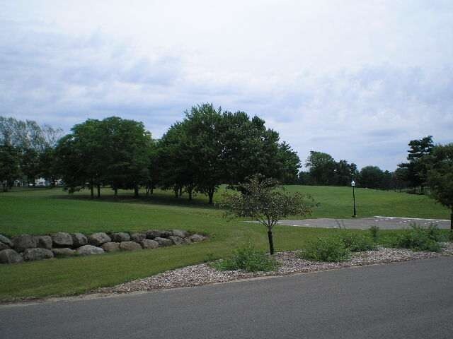 Grounds - 680 Illinois Ave