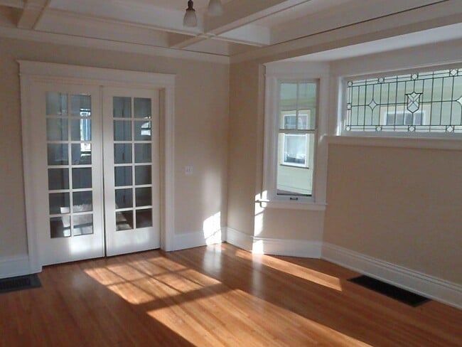 Comedor - 923 Harvard St