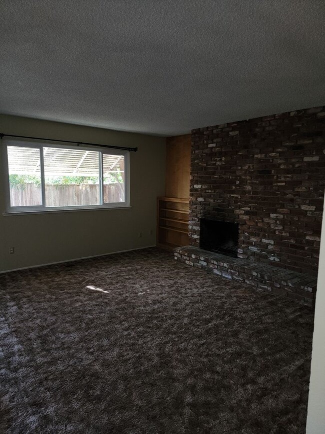 Building Photo - K1329-1331RA