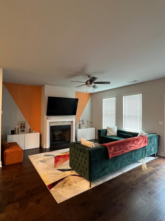 Living room - 1391 Heights Park Dr SE