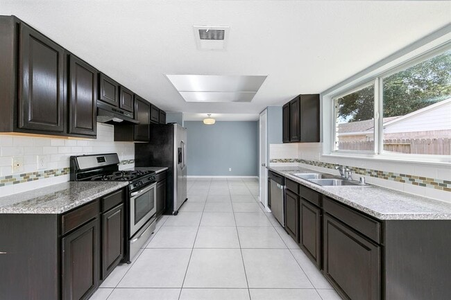 Foto del edificio - 718 N Fork Ct