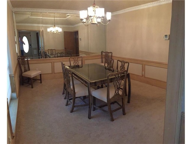 Foto del edificio - 7145 Crooked Oak Dr