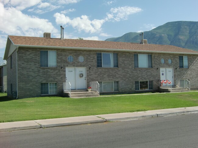 Building Photo - RDF Properties
