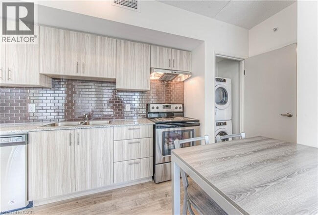 Photo du bâtiment - 275 Larch St