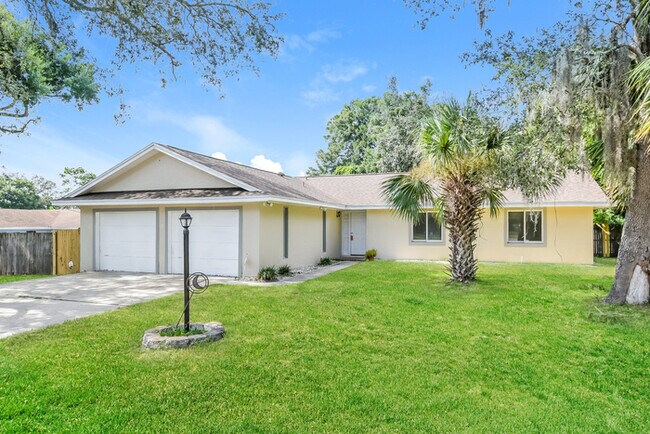 Foto del edificio - Beautiful 3-Bedroom with Pool