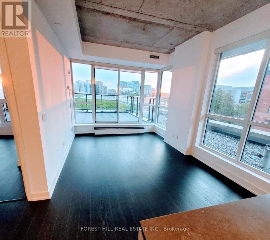 Primary Photo - 1030-1030 King St W