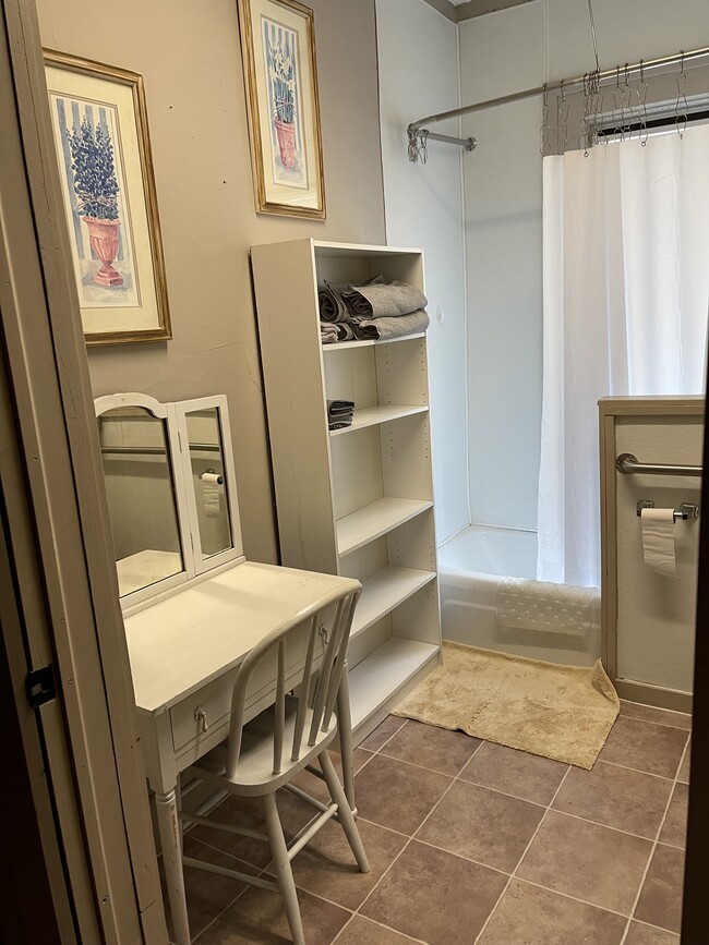 Bathroom - 403 N Whitewoman St