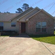Building Photo - 629 S Barnett Springs St
