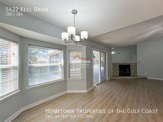 Foto del edificio - Spacious 3-Bedroom with 3 Full Baths in Pe...