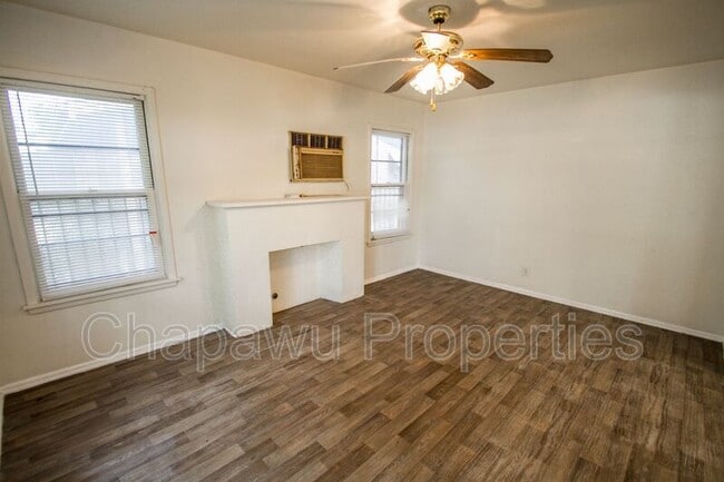 Foto del edificio - 2818 E Houston St