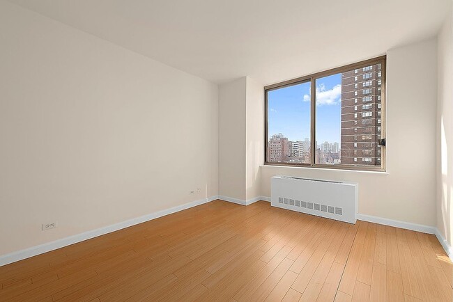 Building Photo - 200 E 89th St