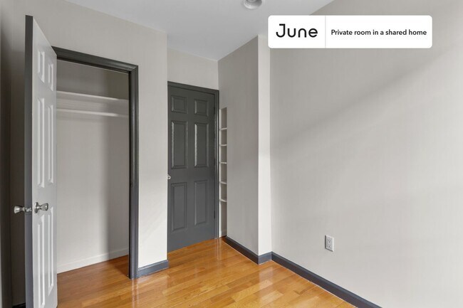 Building Photo - Private bedroom in 3 bed/1 bath Home