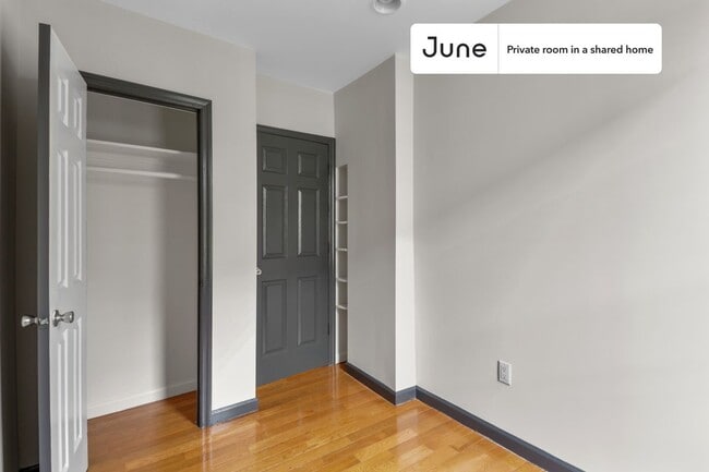 Foto del edificio - Room in Shared 3 bed/1 bath home