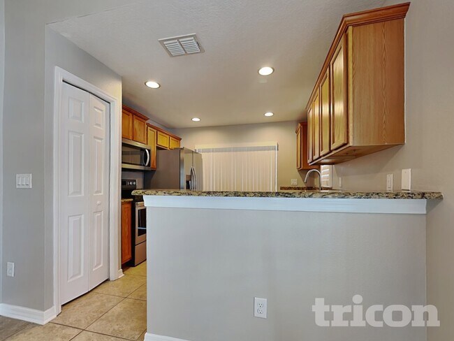 Building Photo - 10109 37th Ct E