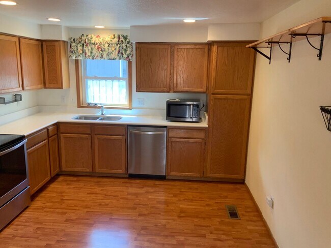Building Photo - 3 Bedroom, 2 Bathroom House in Springfield