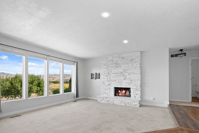 Foto del edificio - 2480 W Sunrise Rim Rd