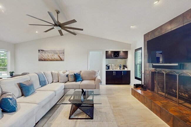 Foto del edificio - 5111 Canterbury Dr
