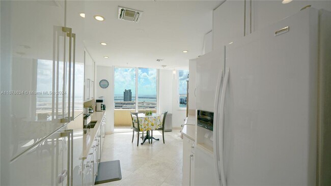 Foto del edificio - 848 Brickell Key Dr