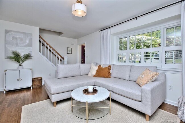 Foto del edificio - 321 Woodridge Ave