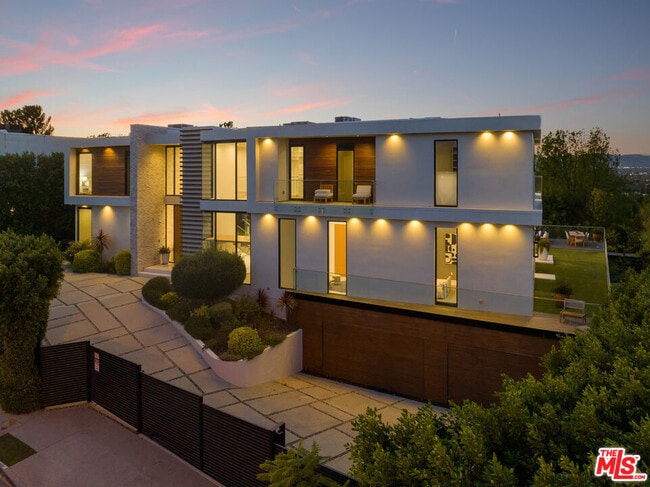 Building Photo - 16801 Oak View Dr