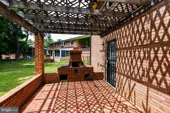 Foto del edificio - 6703 Groveton Dr